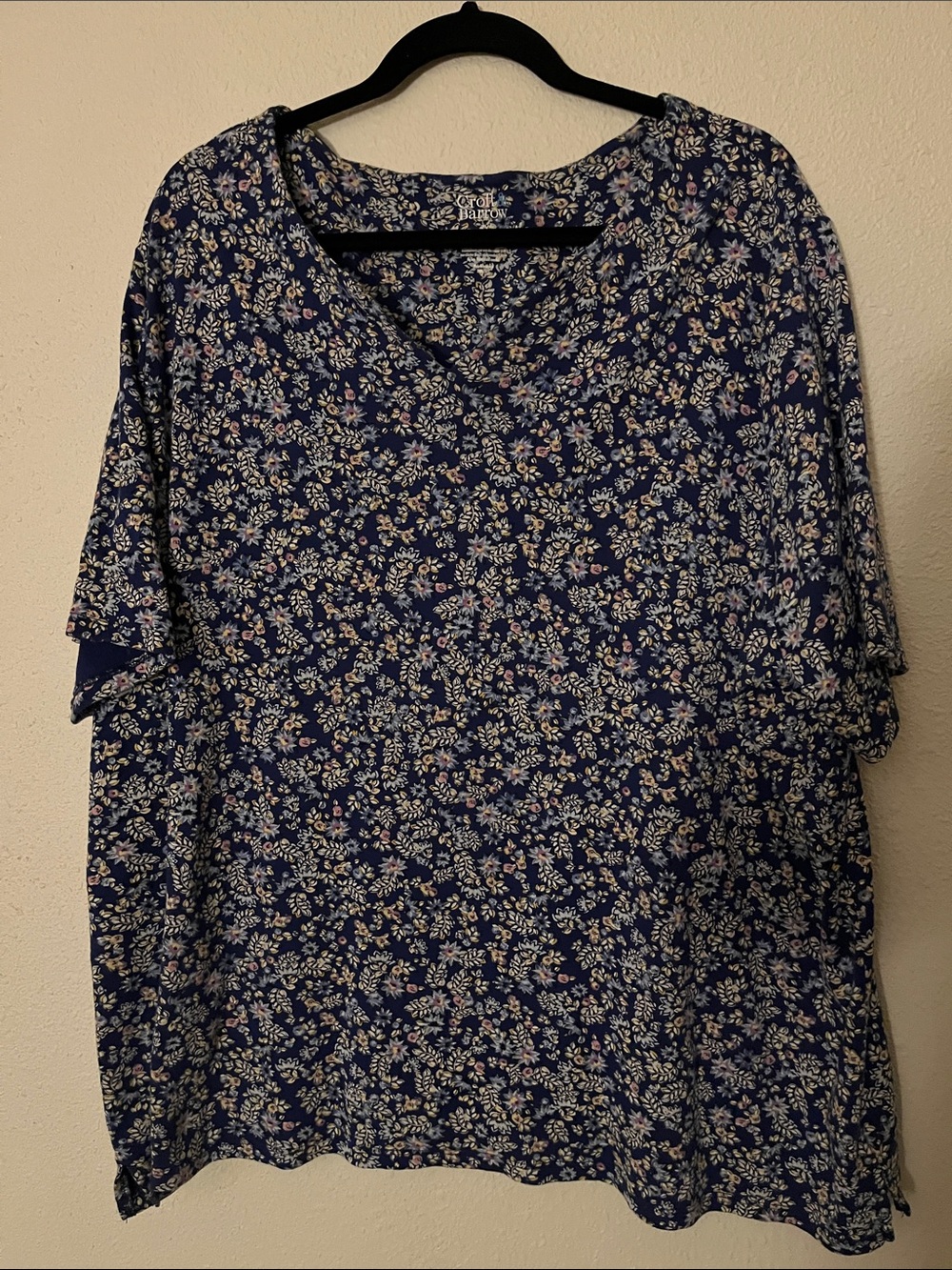 croft & barrow Navy Floral V‑Neck Short Sleeve Top